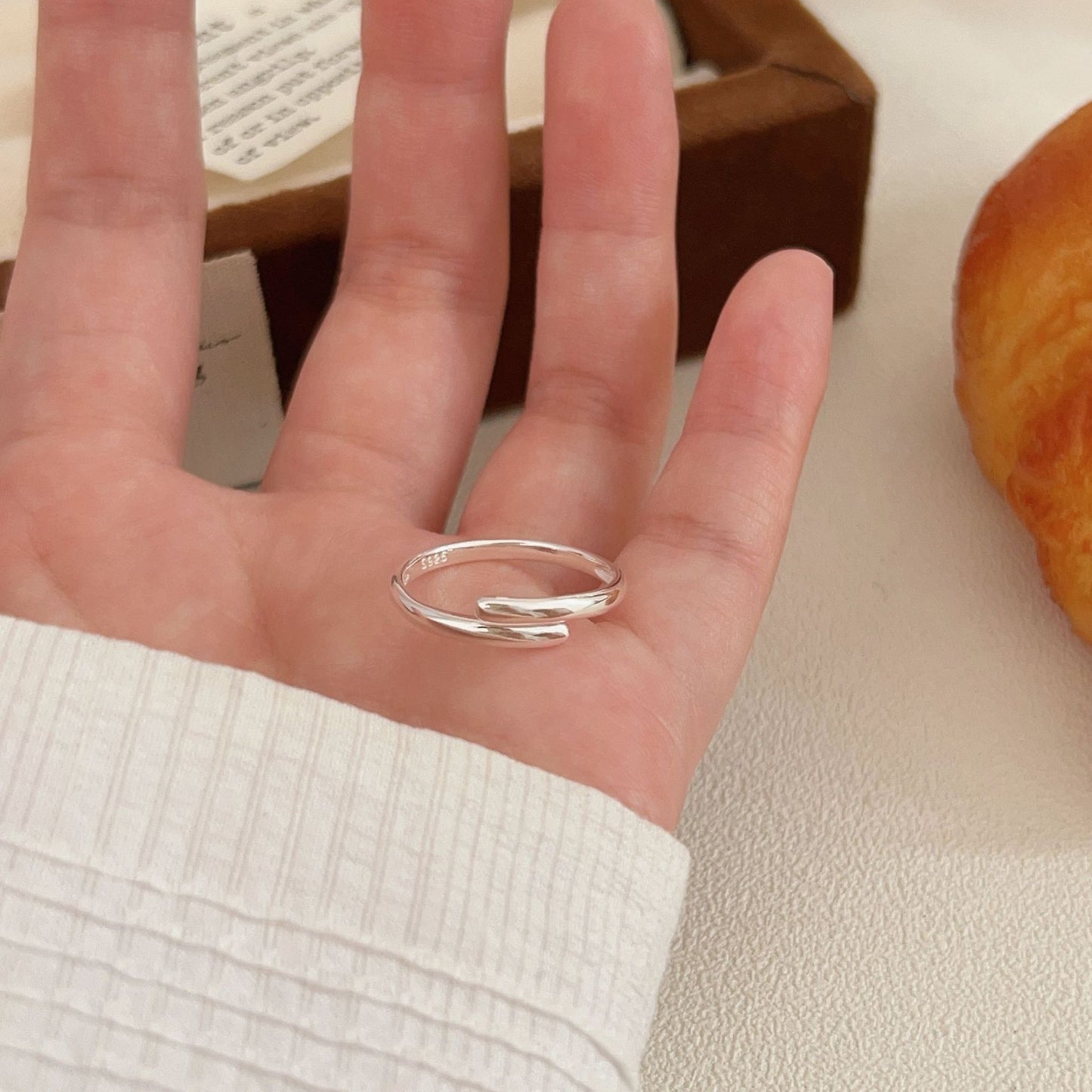 Curved embrace ring