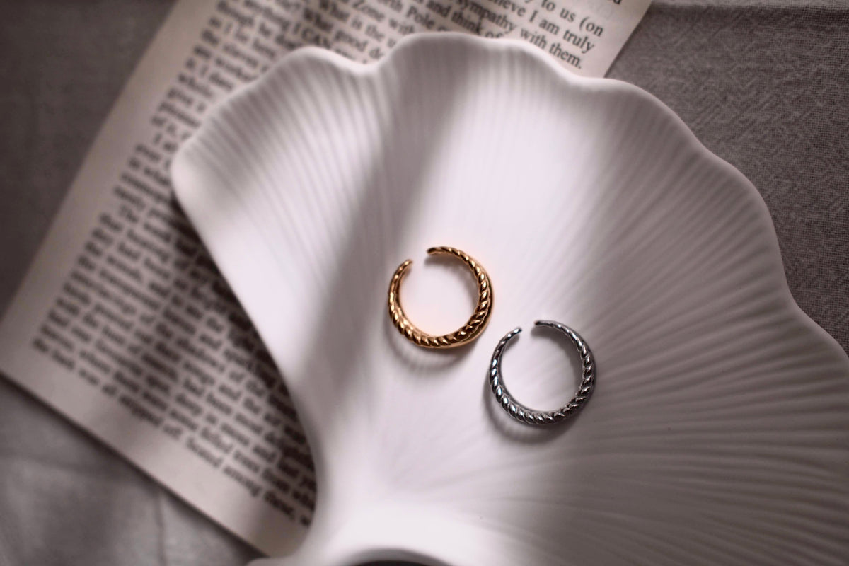 Double twisted ring