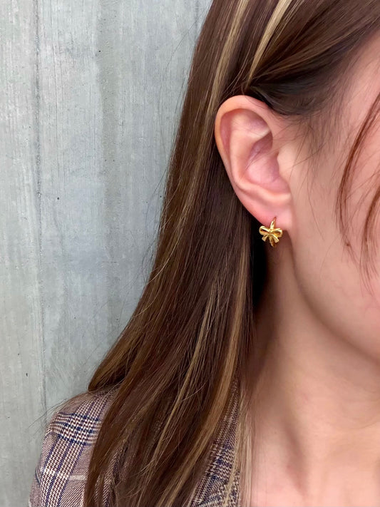 Golden bow hoop earrings