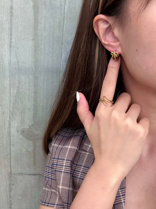 Golden bow hoop earrings