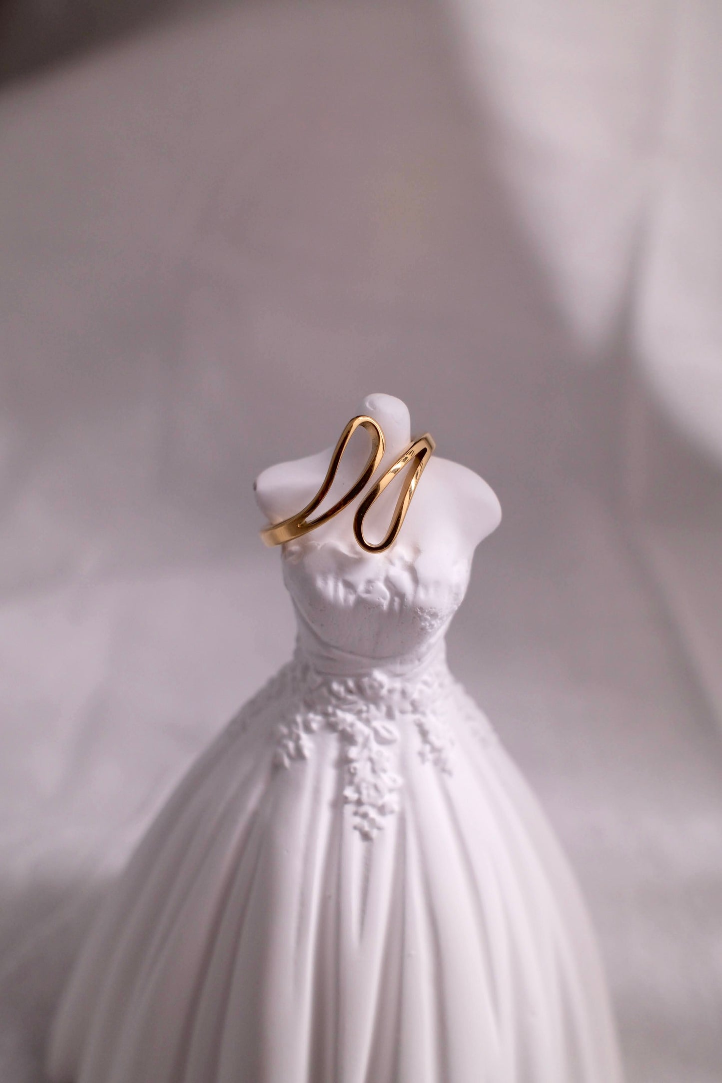 Fluid Mirage ring
