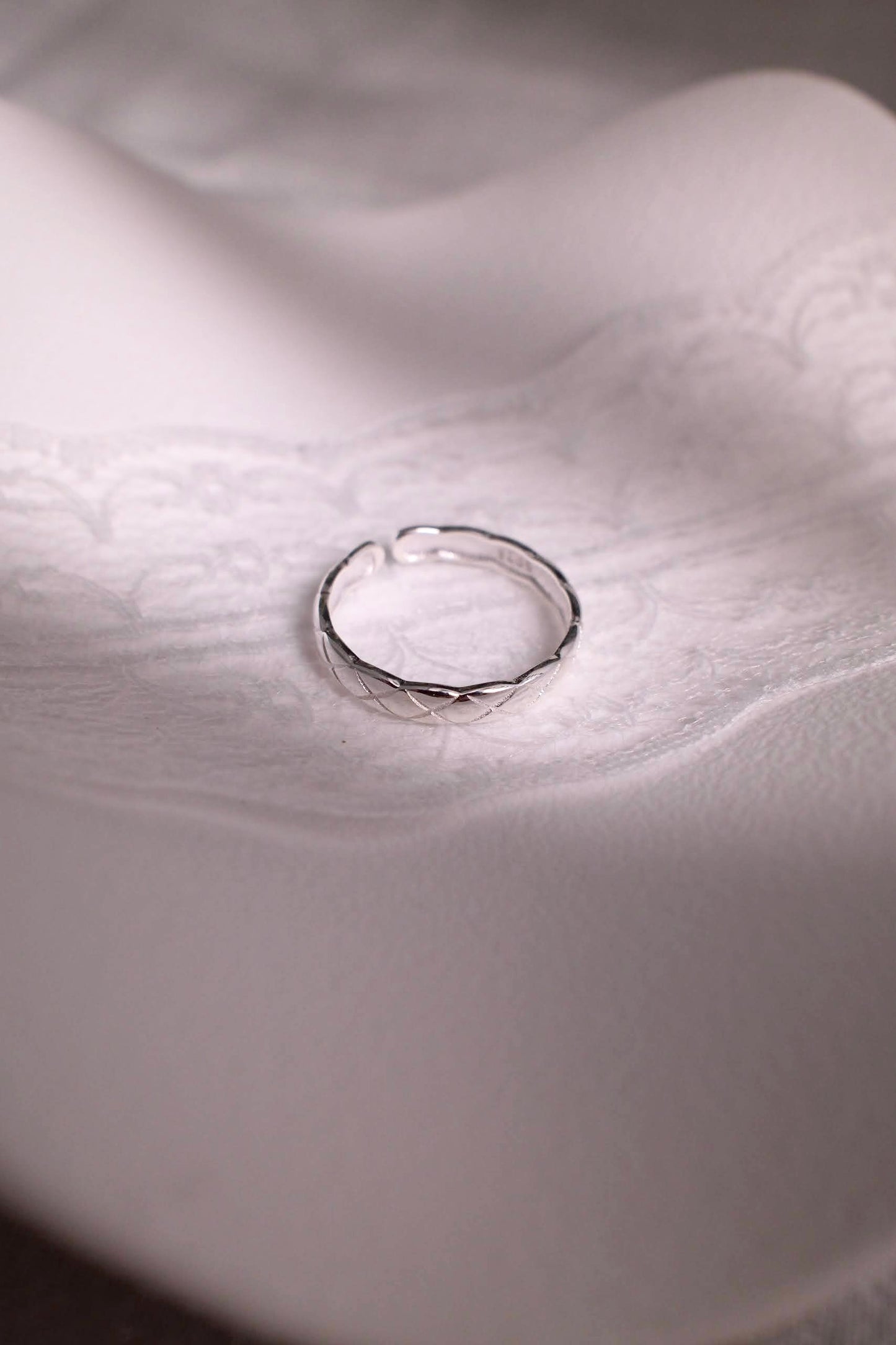 銀菱格戒指