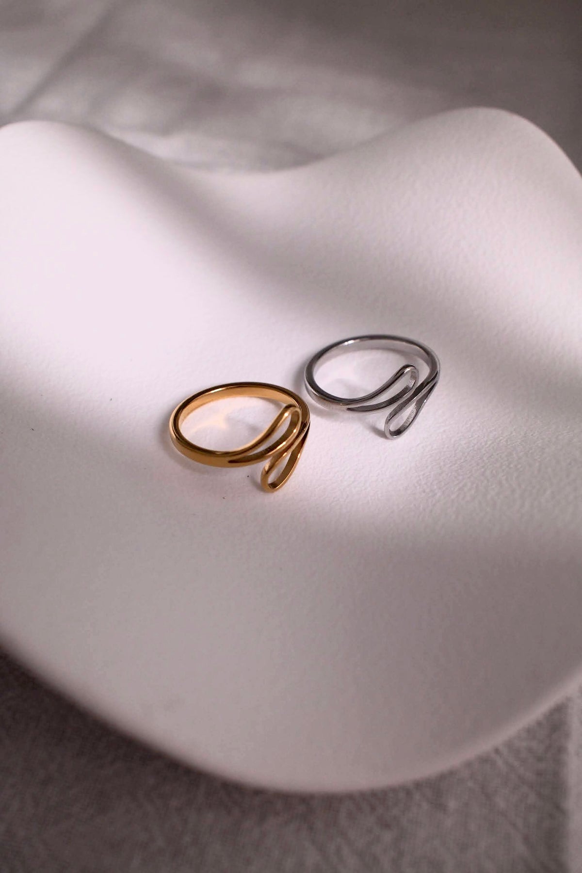 Fluid Mirage ring
