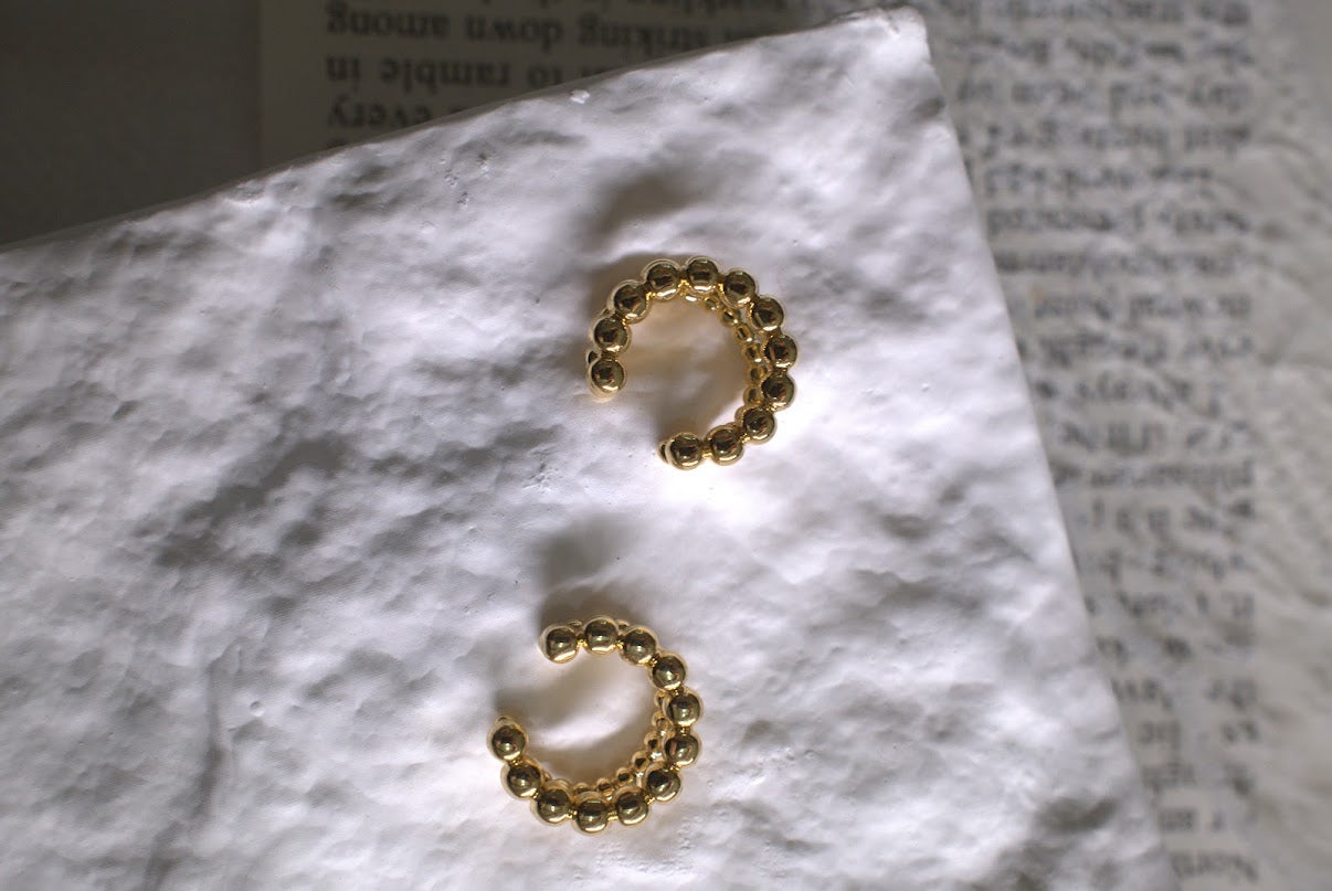 Golden double-band ear cuff