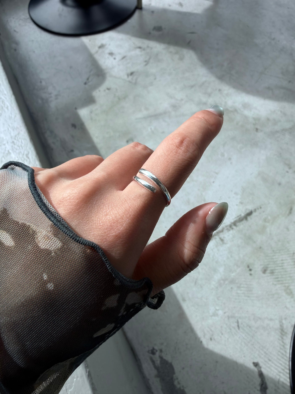 Curved embrace ring