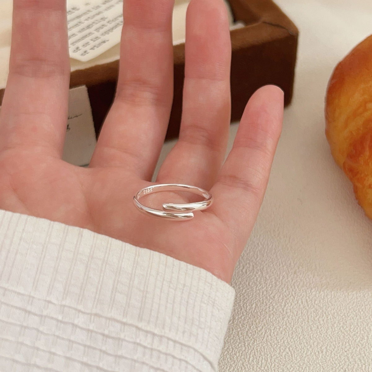 Curved embrace ring